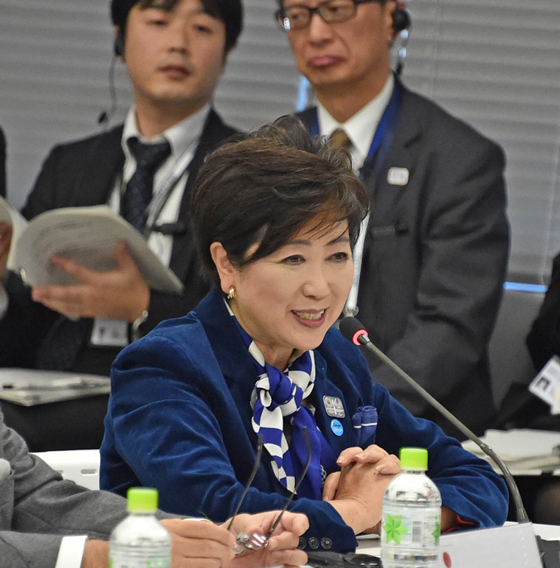 Photo of Governor 1