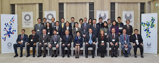 Photo of Governor 1